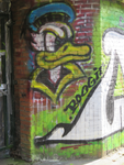 829734 Afbeelding van graffiti met een boze Donald Duck en de tekst BOOGIE , bij het poortje in de muur langs het ...